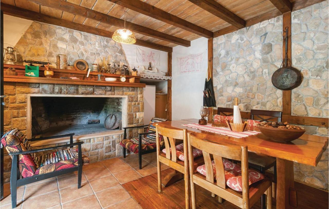 Cozy Home In Podaspilje With Kitchen Svinisce Bagian luar foto