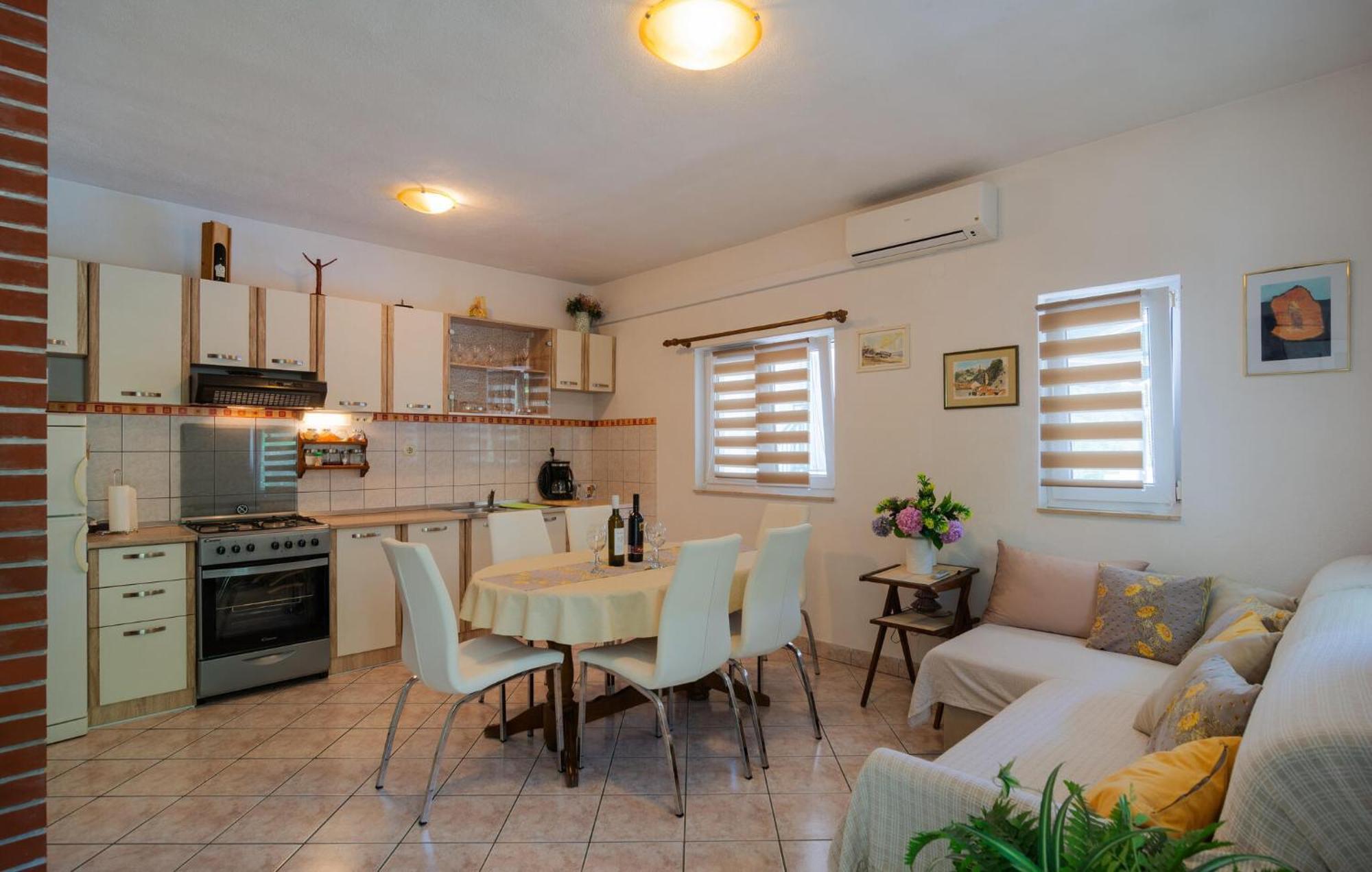 Cozy Home In Podaspilje With Kitchen Svinisce Bagian luar foto