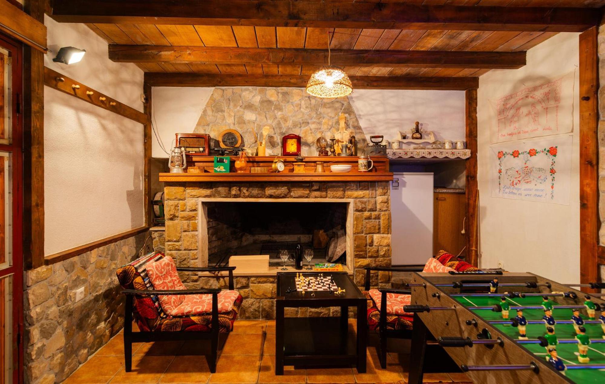 Cozy Home In Podaspilje With Kitchen Svinisce Bagian luar foto