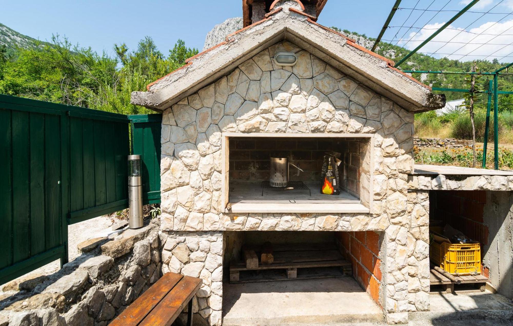 Cozy Home In Podaspilje With Kitchen Svinisce Bagian luar foto