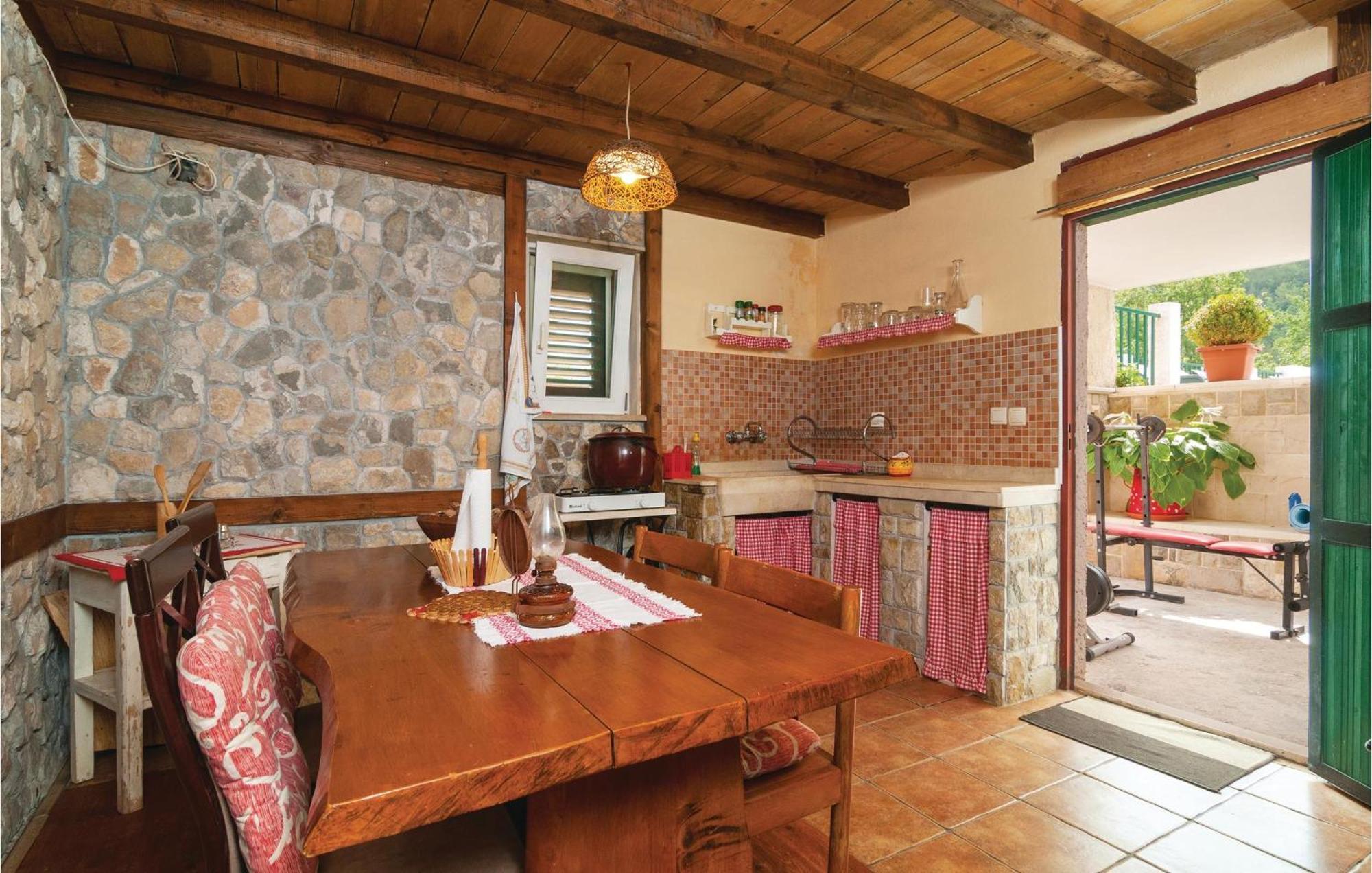 Cozy Home In Podaspilje With Kitchen Svinisce Bagian luar foto